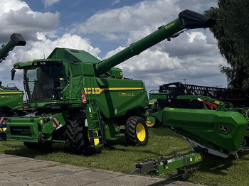 Sklízecí mlátička JOHN DEERE