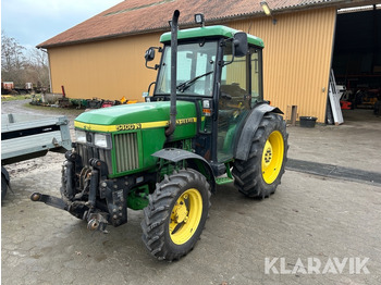 Traktor JOHN DEERE