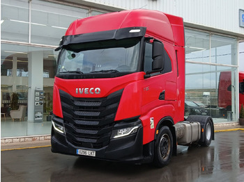 Tahač IVECO