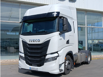 Tahač IVECO