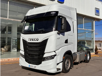 Tahač IVECO