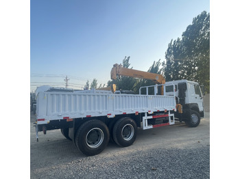 Auto s hydraulickou rukou SINOTRUK HOWO