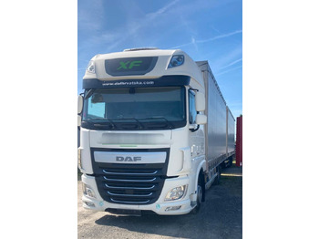 Plachtový nákladní auto DAF XF 460