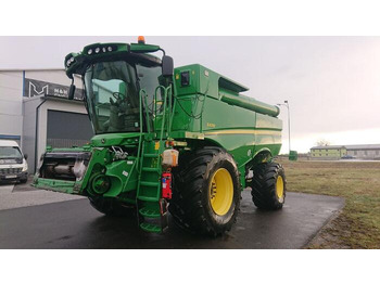 Sklízecí mlátička JOHN DEERE S670