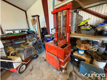 Stohovací vozík BT