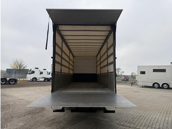 Plachtový nákladní auto Volvo FM380: obrázek 5