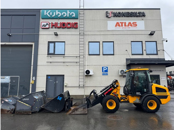 Kolový nakladač JCB 407