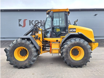 Kolový nakladač JCB