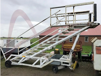 Schodiště pro cestující TCG