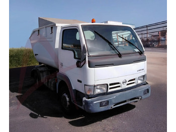 Nákladní auto NISSAN