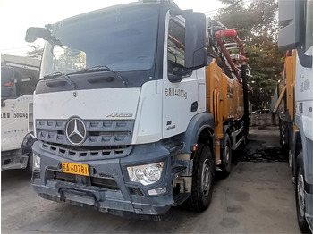 Autočerpadlo XCMG Official HB62V Second Hand Concrete Pump Truck 62m Truck-mounted Concrete Pump Price: obrázek 2