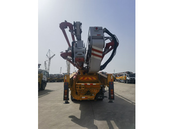 Autočerpadlo XCMG Official Second Hand 62m Concrete Boom Pump HB62V Truck Mounted Concrete Pump For Sale: obrázek 5
