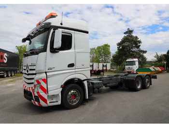Podvozek s kabinou MERCEDES-BENZ Actros 2548