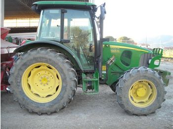 Traktor JOHN DEERE 5820 DT: obrázek 1