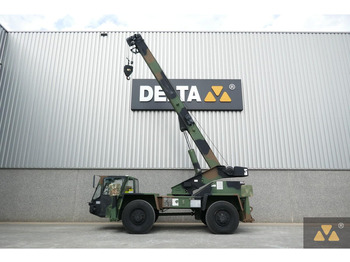 Terénní jeřáb TEREX