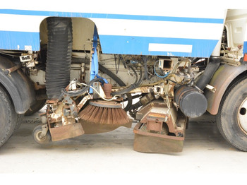 Zametací vůz Renault Midliner S150 - RHD: obrázek 4 Zametací vůz Renault Midliner S150 - RHD: obrázek 4