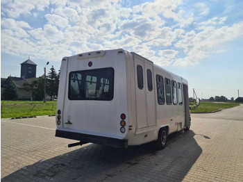 Minibus, Mikrobus Ford E 450 diesel passenger van: obrázek 4