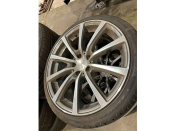 Pneumatiky a ráfky PIRELLI
