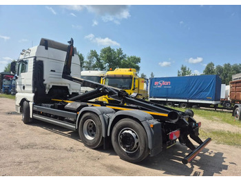 Hákový nosič kontejnerů MAN TGX 26.460