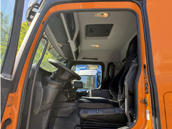 Auto s hydraulickou rukou, Plachtový nákladní auto Mercedes-Benz Actros 1827 Kran Palfinger PK 9002: obrázek 4