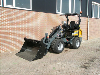 Smykem řízený nakladač pásový GIANT