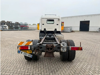 Podvozek s kabinou Scania 124-420 / ENGINE RUNNING / RETARDER / BIG AXLE / FULL-STEEL / ONLY: 540918 KM / OLD TACHO / AIRCO / MANUAL / EURO-3 / 2002: obrázek 4 Podvozek s kabinou Scania 124-420 / ENGINE RUNNING / RETARDER / BIG AXLE / FULL-STEEL / ONLY: 540918 KM / OLD TACHO / AIRCO / MANUAL / EURO-3 / 2002: obrázek 4