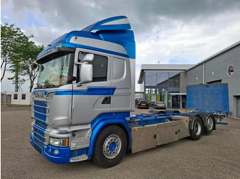 Podvozek s kabinou SCANIA R 580