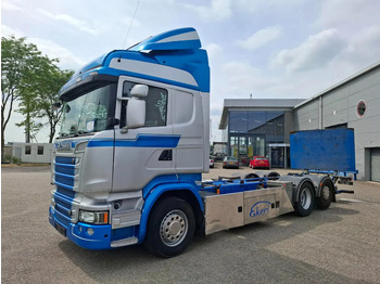 Podvozek s kabinou SCANIA R 580