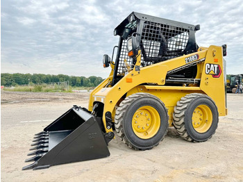 Smykový nakladač CATERPILLAR 216B3