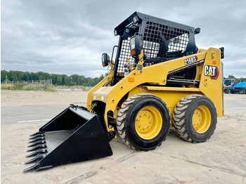 Smykový nakladač CATERPILLAR 216B3