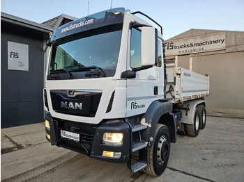 Sklápěč MAN TGS 26.460
