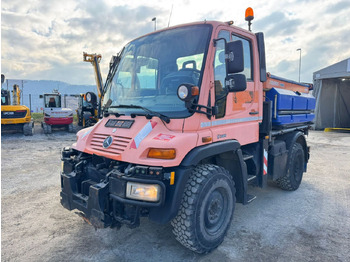 Nákladní auto UNIMOG U300