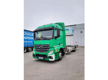 Podvozek s kabinou MERCEDES-BENZ Actros 1836
