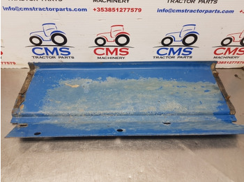 Křídlo Ford New Holland 7740, 40 Series Cab Center Mudguard Panel Rhs 82003107: obrázek 2