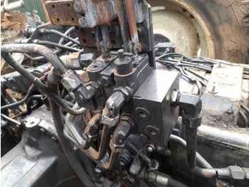 Hydraulika Valtra 6400 Hydraulic Auxiliary Valve Unit Assy: obrázek 3