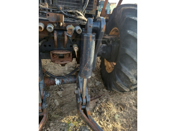 Podvěs Valtra S280 Front linkage kit 26069202, V34624200, V34622700, V34622900: obrázek 5