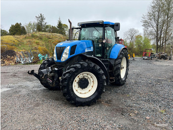Traktor NEW HOLLAND T7000