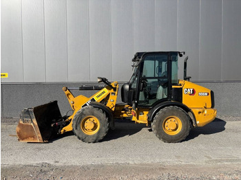 Kolový nakladač CATERPILLAR 906M