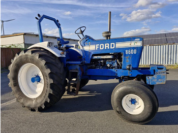 Traktor FORD