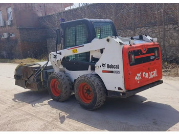 Smykový nakladač BOBCAT S550