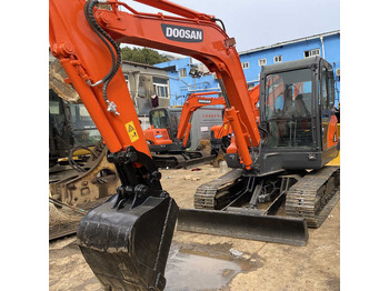 Pásové rýpadlo DOOSAN DX225