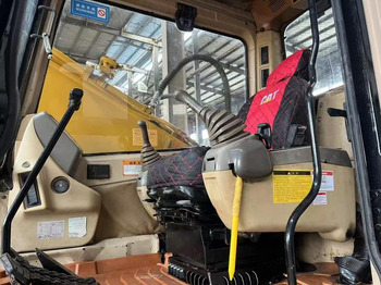 Pásové rýpadlo CAT 320BL: obrázek 4