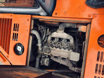 Pásové rýpadlo Hitachi EX60: obrázek 3