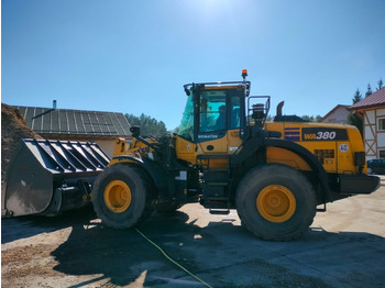 Kolový nakladač KOMATSU WA380