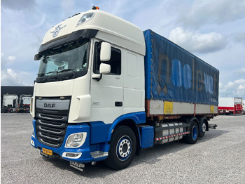 Plachtový nákladní auto DAF XF 460