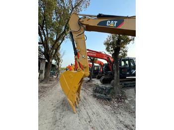 Pásové rýpadlo CAT 320D2L: obrázek 3