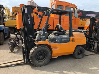 Dieselový vysokozdvižný vozík TOYOTA