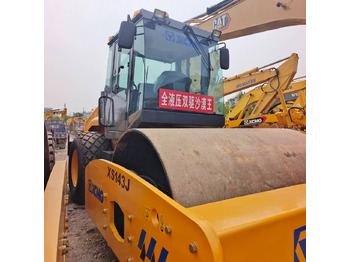 Kompaktor XCMG XS143J