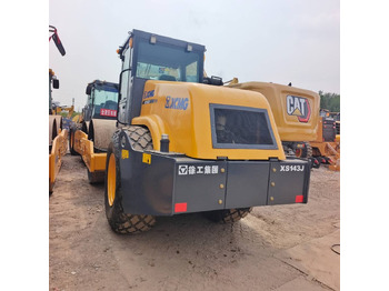 Kompaktor XCMG XS143J