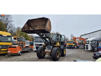 Kolový nakladač KOMATSU WA250